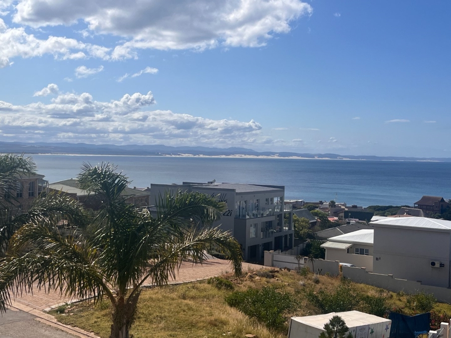 5 Bedroom Property for Sale in Wavecrest Eastern Cape